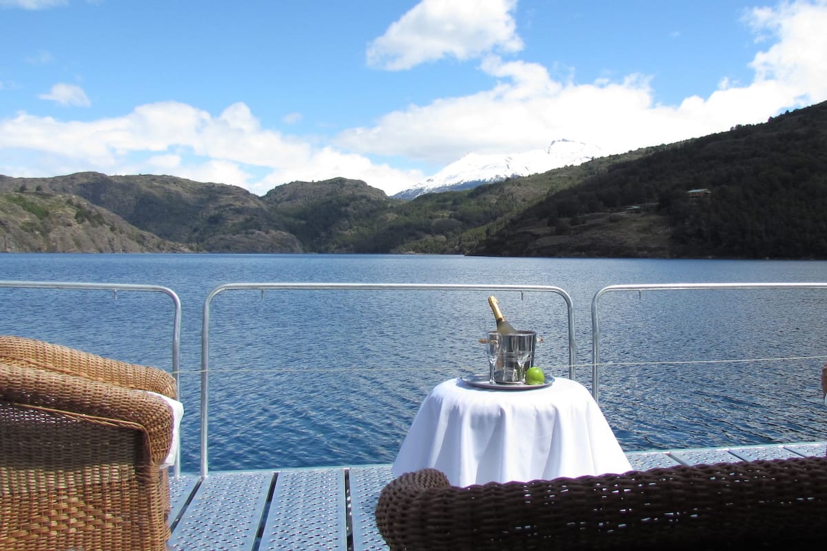 Floating Lake Room | Terrace/patio