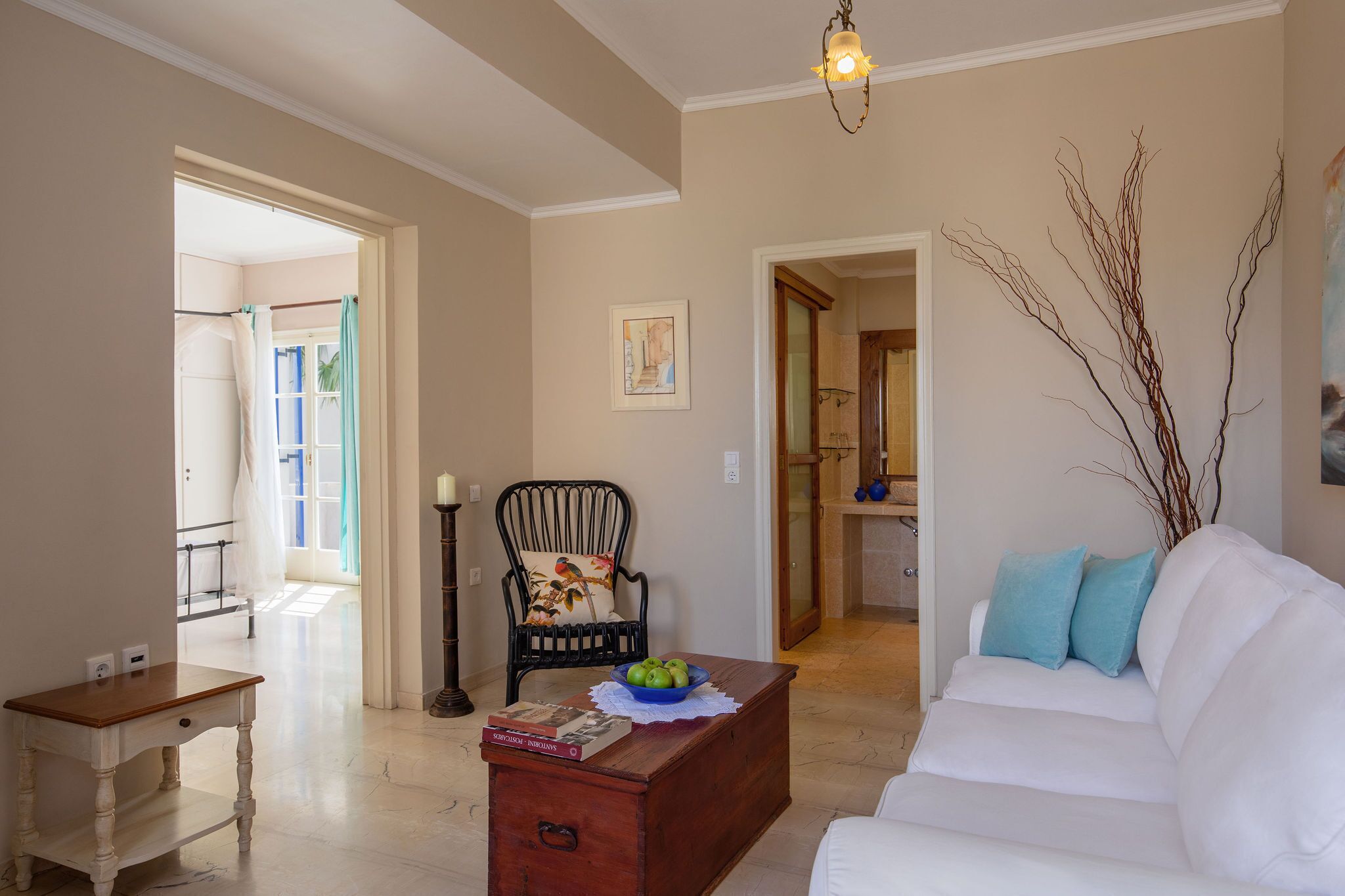 honeymoon suite | living area