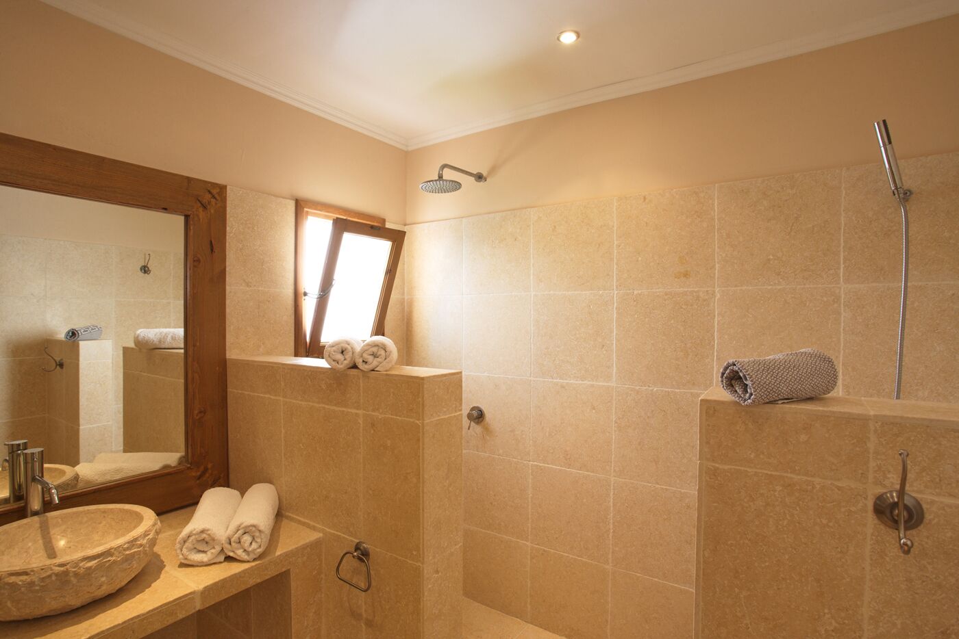 honeymoon suite | bathroom | eco-friendly toiletries, hair dryer, towels, shampoo