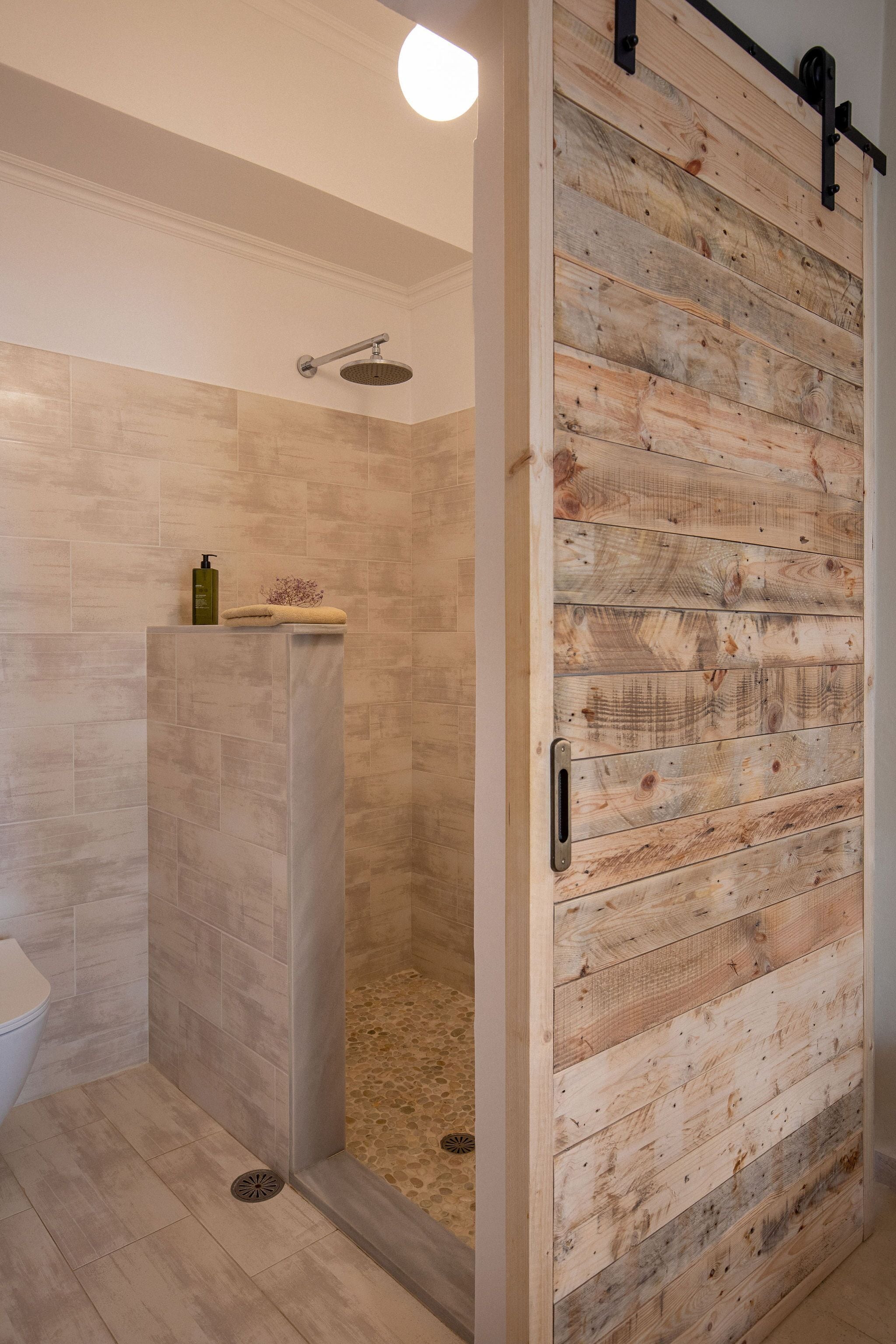 suite, garden area | bathroom | eco-friendly toiletries, hair dryer, towels, shampoo