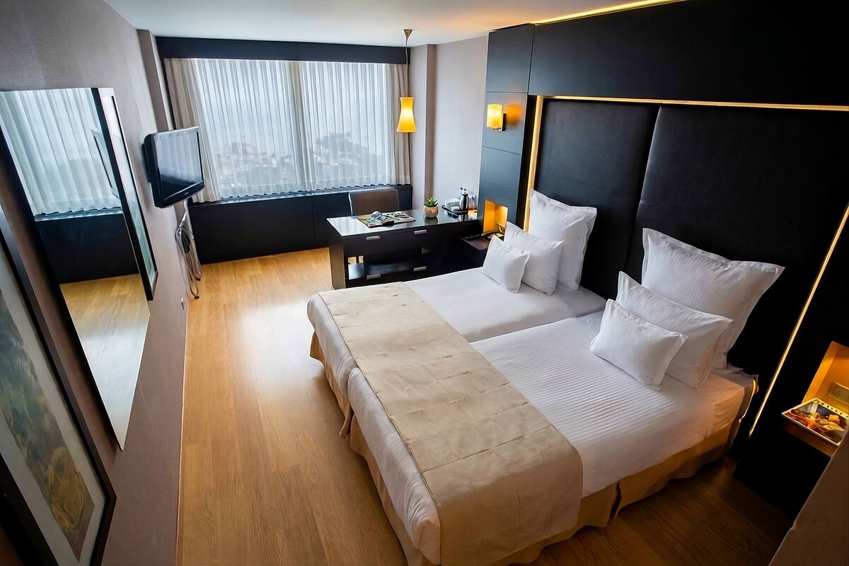 Standard Deluxe Room with City View | ミニバー、セーフティボックス (室内)、デスク、ノートパソコン用作業スペース