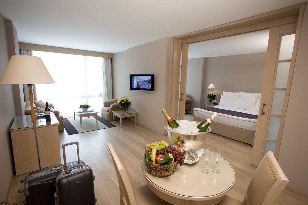 Minibar, in-room safe, desk, laptop workspace