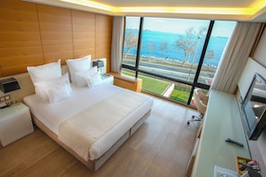 Panoramic Room, Sea View | Minibar, in-room safe, desk, laptop workspace - Kalyon Hotel Istanbul (Istanbul)