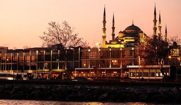 Front of property - evening/night - Kalyon Hotel Istanbul (Istanbul)