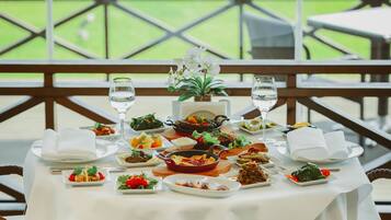 Breakfast, lunch, dinner served; sea views