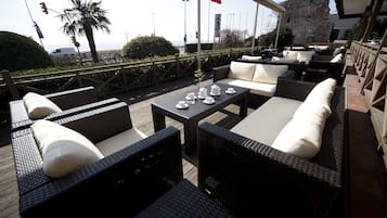 Breakfast, lunch, dinner served; ocean views