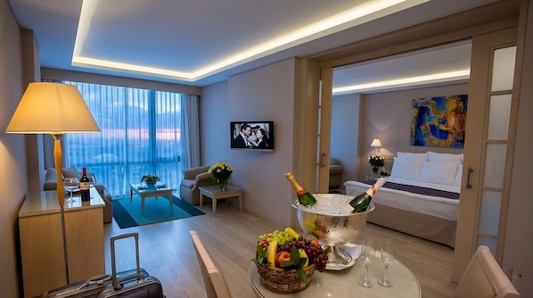 Suite | Living area | Plasma TV - Kalyon Hotel Istanbul (Istanbul)