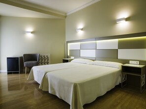 Minibar, coffres-forts dans les chambres, bureau, Wi-Fi gratuit