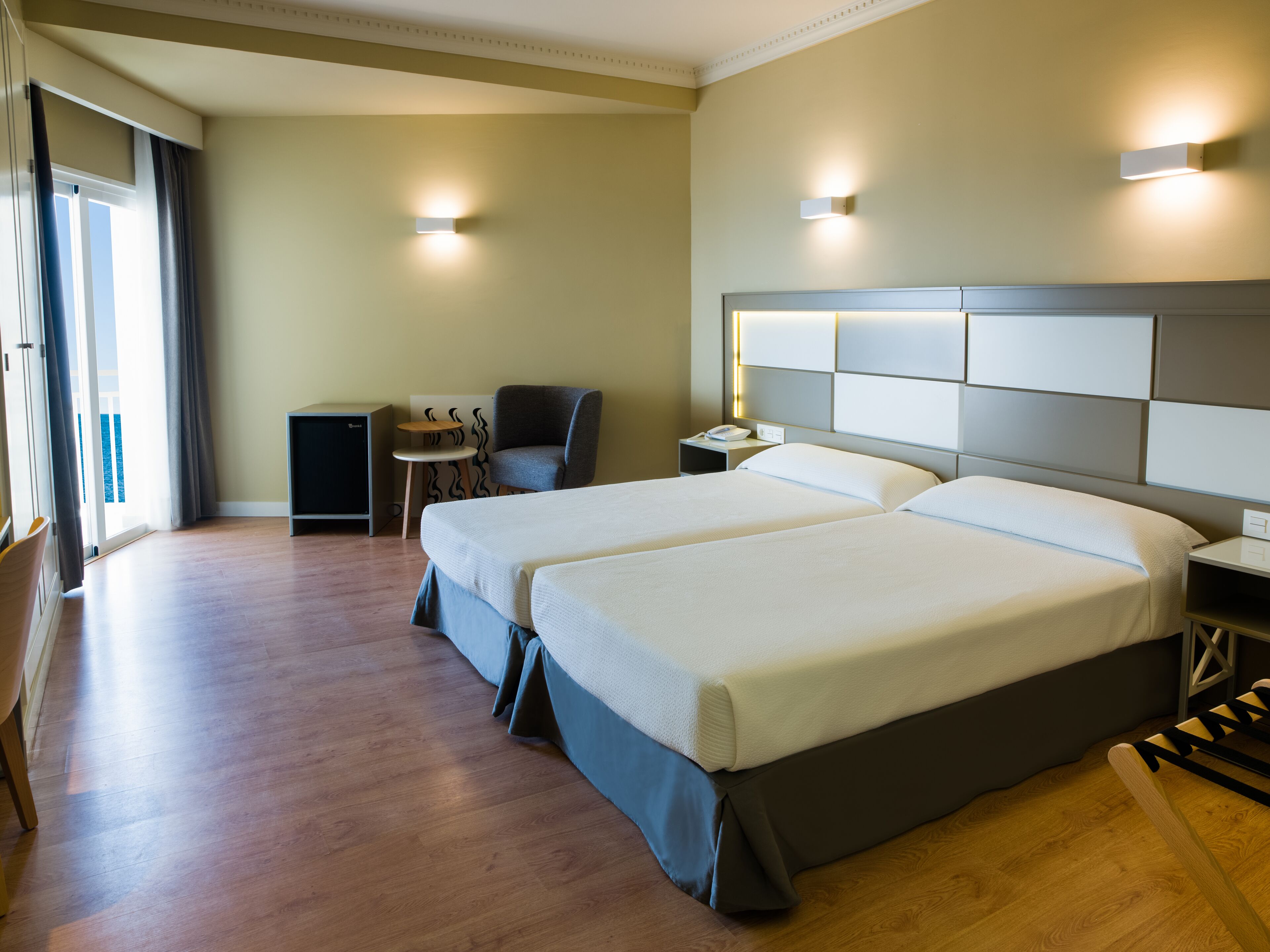Minibar, in-room safe, desk, free WiFi