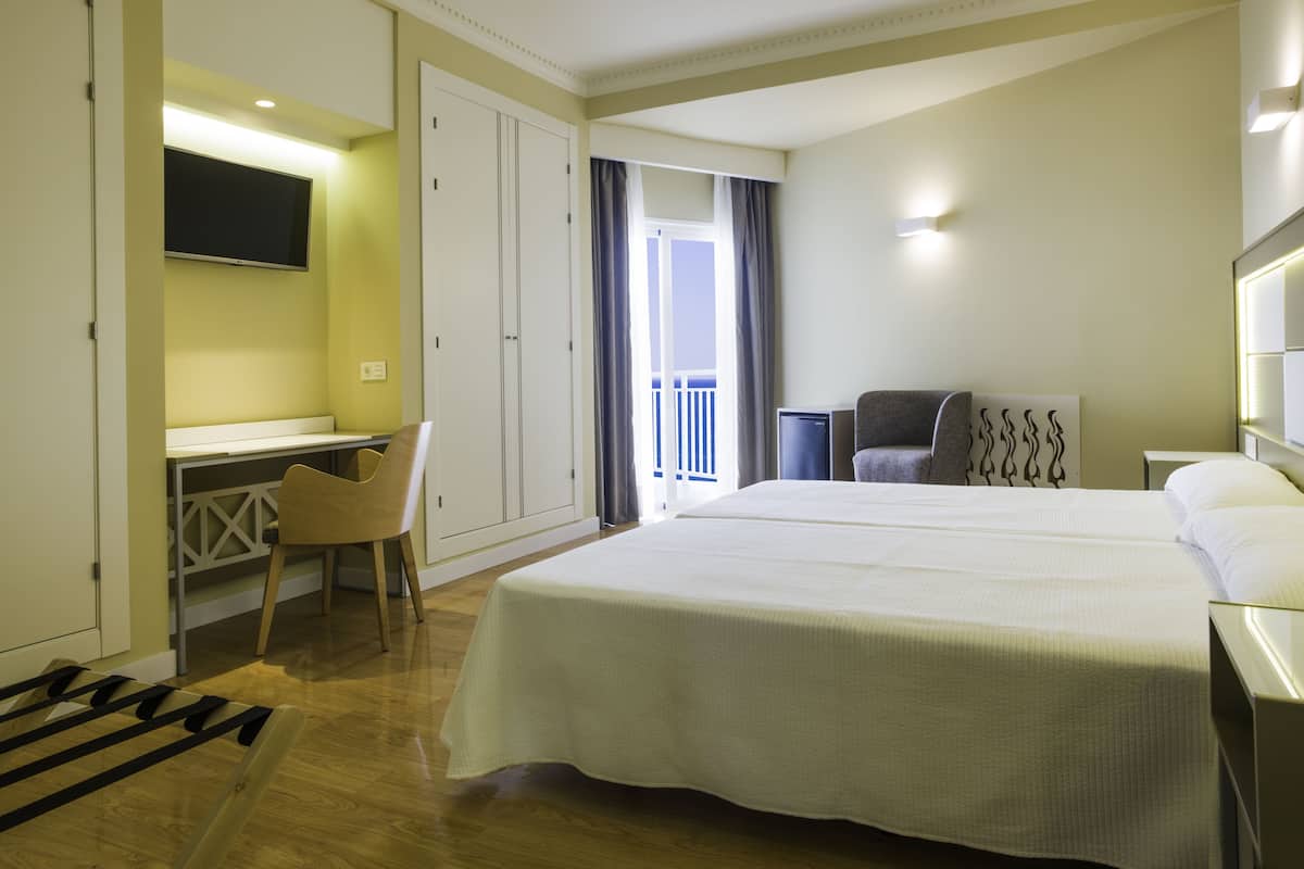 minibar, in-room safe, desk, free wifi