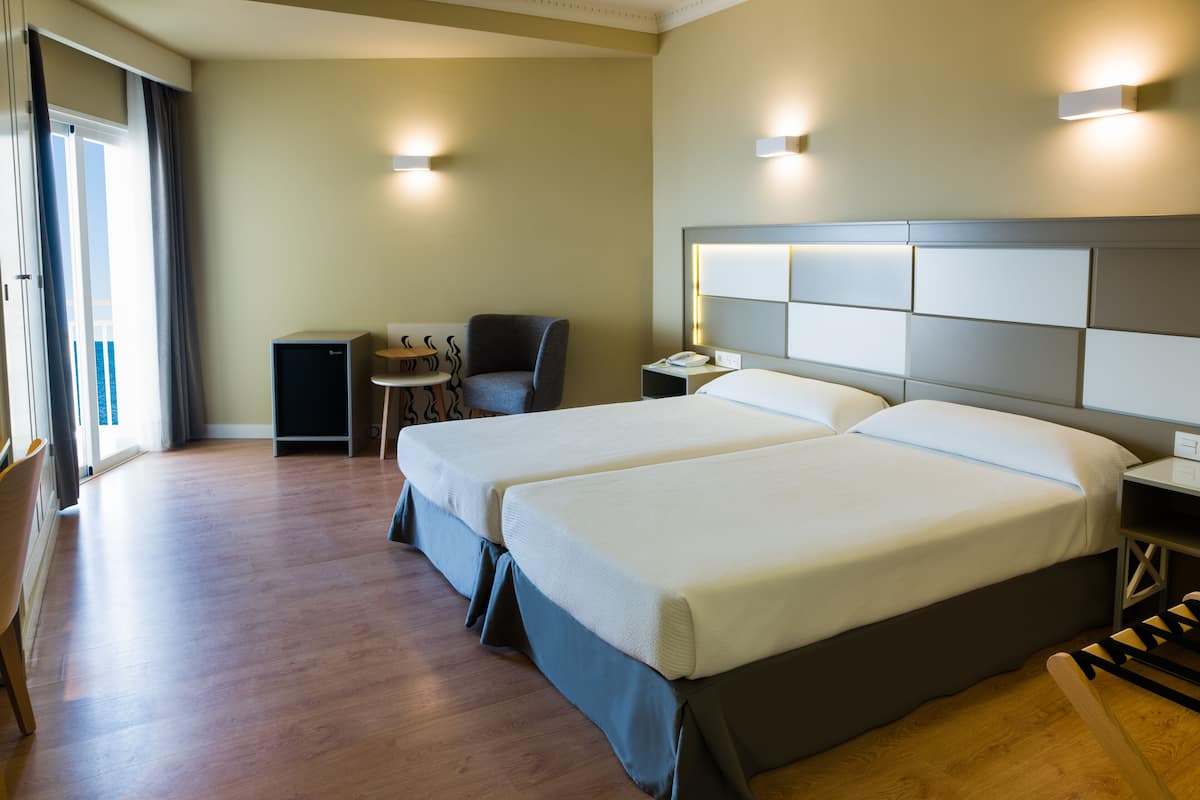 triple room | minibar, in-room safe, desk, free wifi