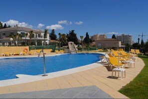 2 outdoor pools, pool loungers