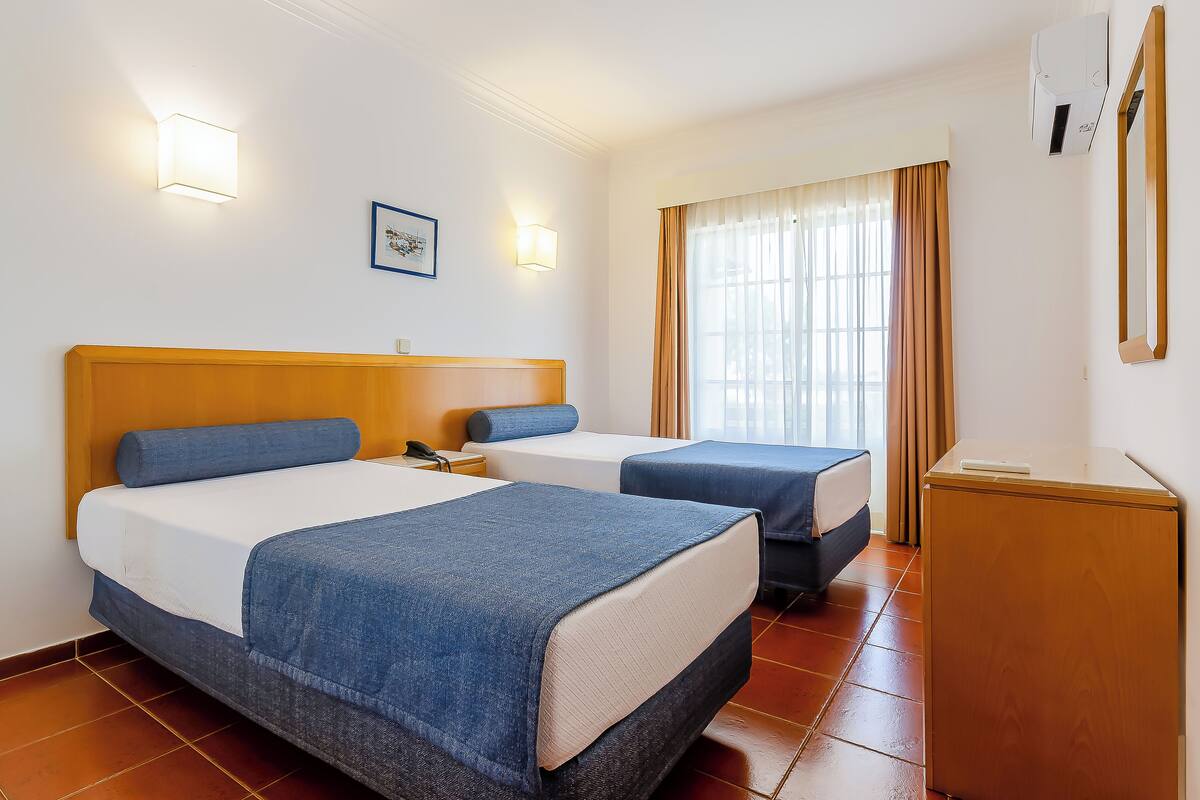 Een kluis op de kamer, verduisterende gordijnen, gratis wifi, beddengoed