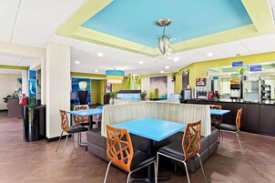 Desayuno buffet incluido todos los días 