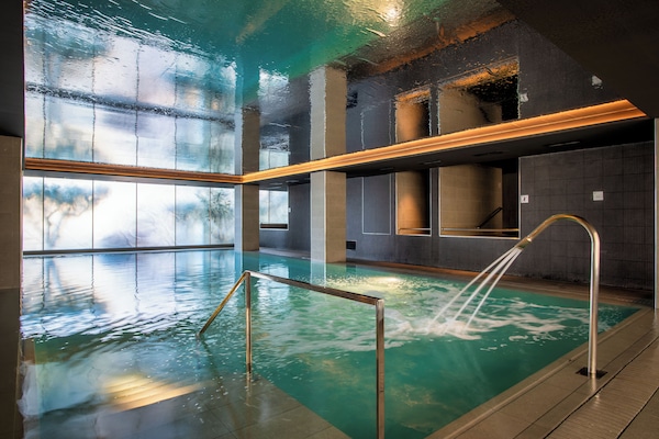 Behandelingskamers voor koppels, een sauna, een bubbelbad, een stoombad