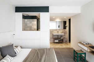 Minibar, caja de seguridad en la habitación y cortinas blackout 