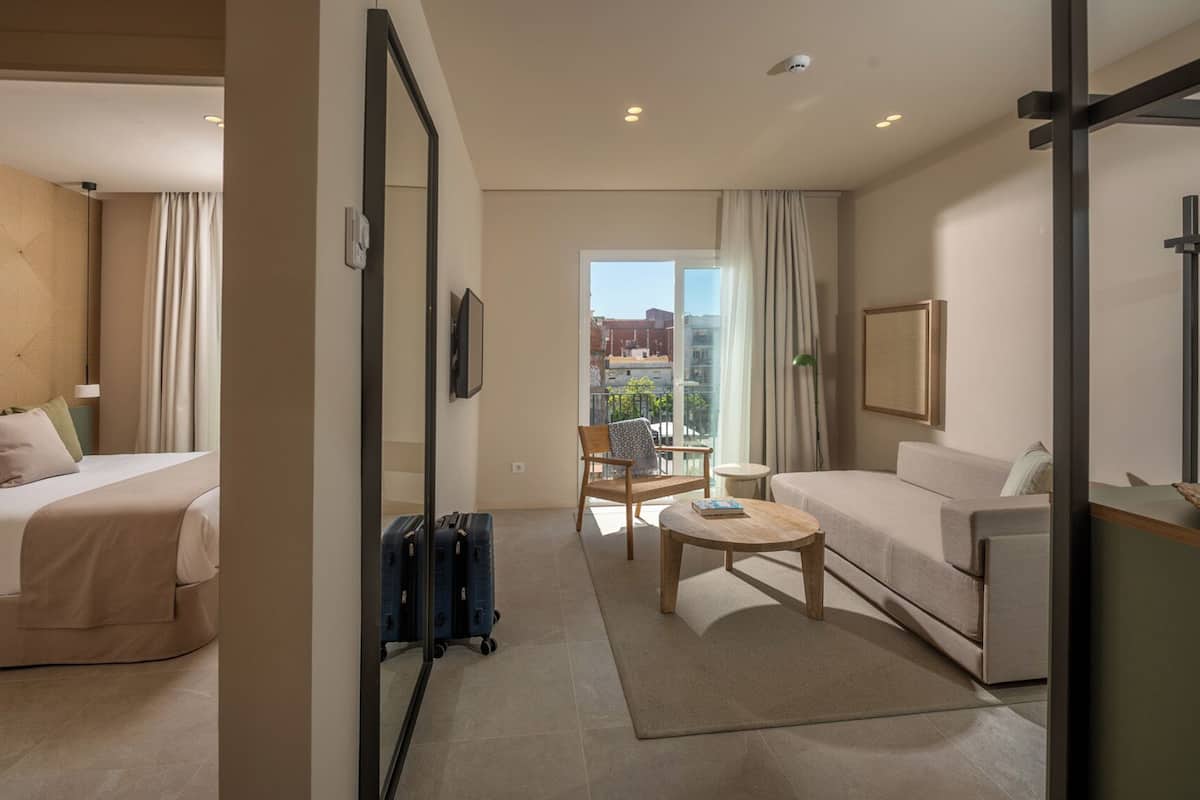 1 bedroom, minibar, blackout curtains, free wifi