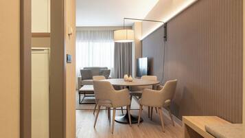 In-room safe, desk, soundproofing, free WiFi
