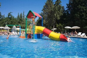 Children’s play area – outdoor