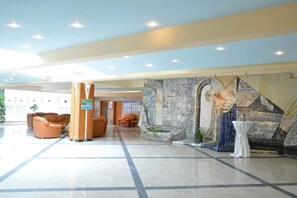 Lobby sitting area - Laguna Mare Hotel - All Inclusive (Albena)
