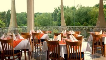 Breakfast, lunch and dinner served