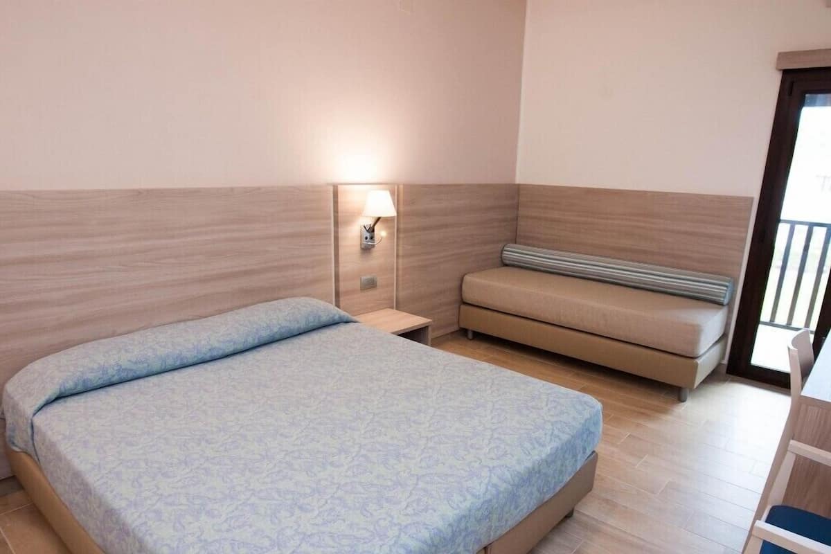 Economy Double Room, Garden View | Minibar, in-room safe, desk, free WiFi