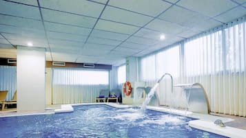 Een sauna, een bubbelbad, een Turks bad/hammam, lichaamsbehandelingen