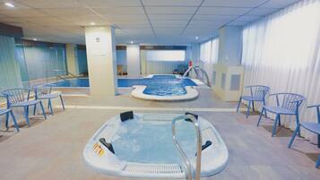 Een sauna, een bubbelbad, een Turks bad/hammam, lichaamsbehandelingen