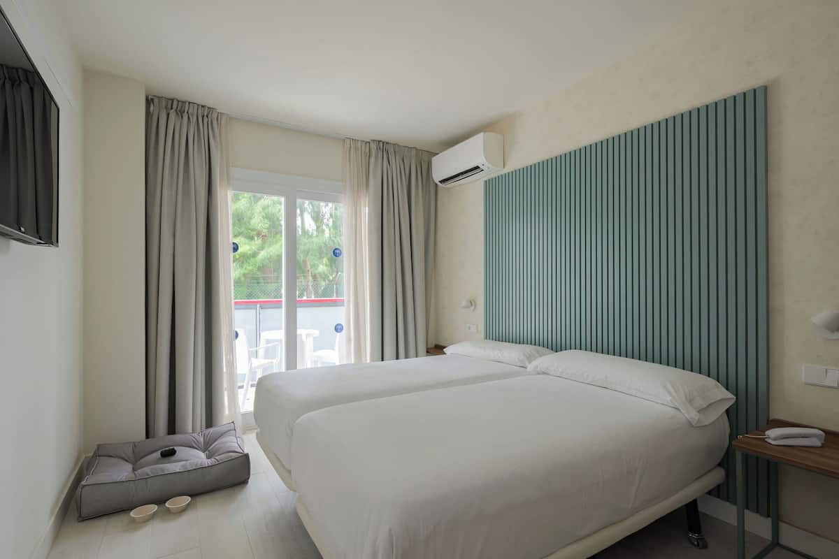 Double Room, Pets allowed | In-room safe, free WiFi, bed sheets