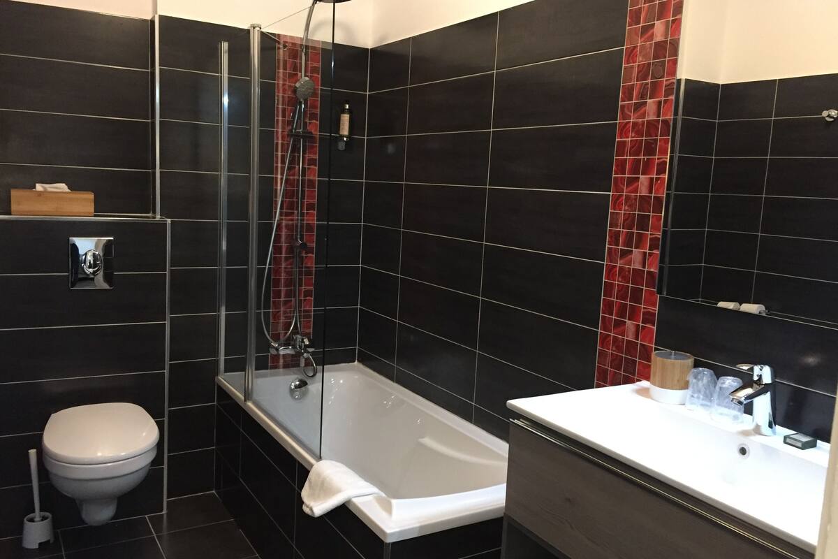 superior double room, private bathroom, garden area | bathroom | shower, rainfall showerhead, free toiletries, hair dryer