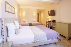 A hotel room with a large bed, a desk, a chair, a television, and a cabinet. - Hotel du Pont Vieux, au pied de la Cité Médiévale (Carcassonne)