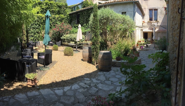 Front of property - Hôtel Du Pont Vieux (Carcassonne)