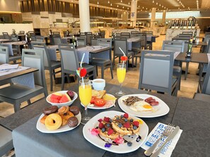 Sudah termasuk sarapan prasmanan setiap hari