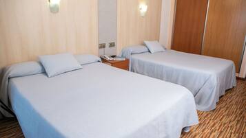 Minibar, caja fuerte, escritorio y wifi gratis