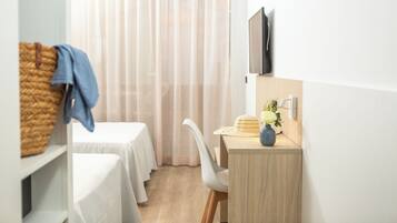 ミニバー、セーフティボックス (室内)、デスク、WiFi (無料)