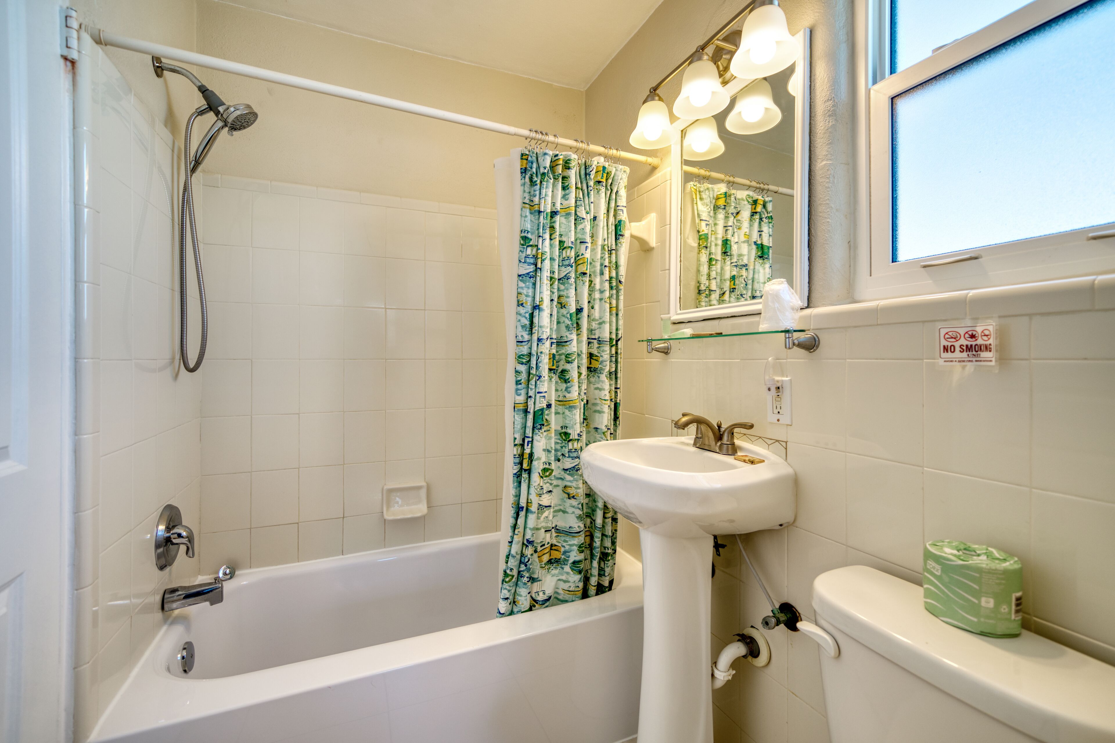 condo, 2 queen beds | bathroom | free toiletries, towels