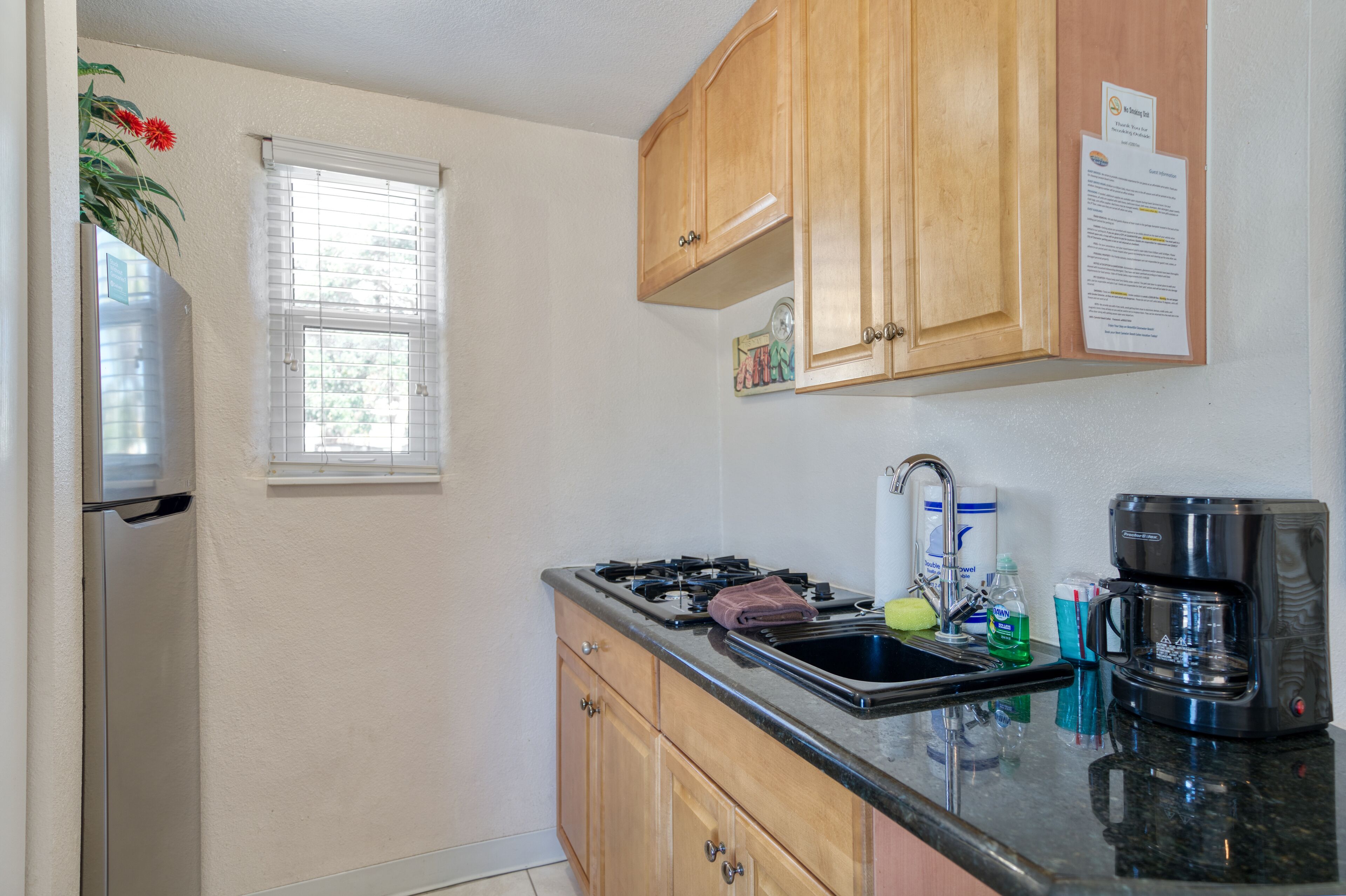 fridge, microwave, stovetop, dishwasher