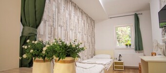 Easy Star Hotel