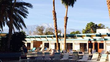 3 albercas al aire libre