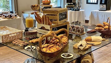 Daily buffet breakfast for a fee