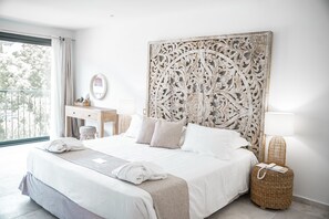 Suite for 2 people | Premium bedding, minibar, in-room safe, desk - Le Roi Théodore (Porto-Vecchio)