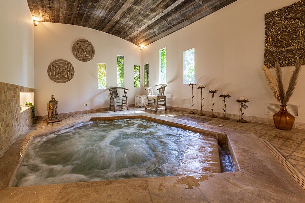 indoor spa tub