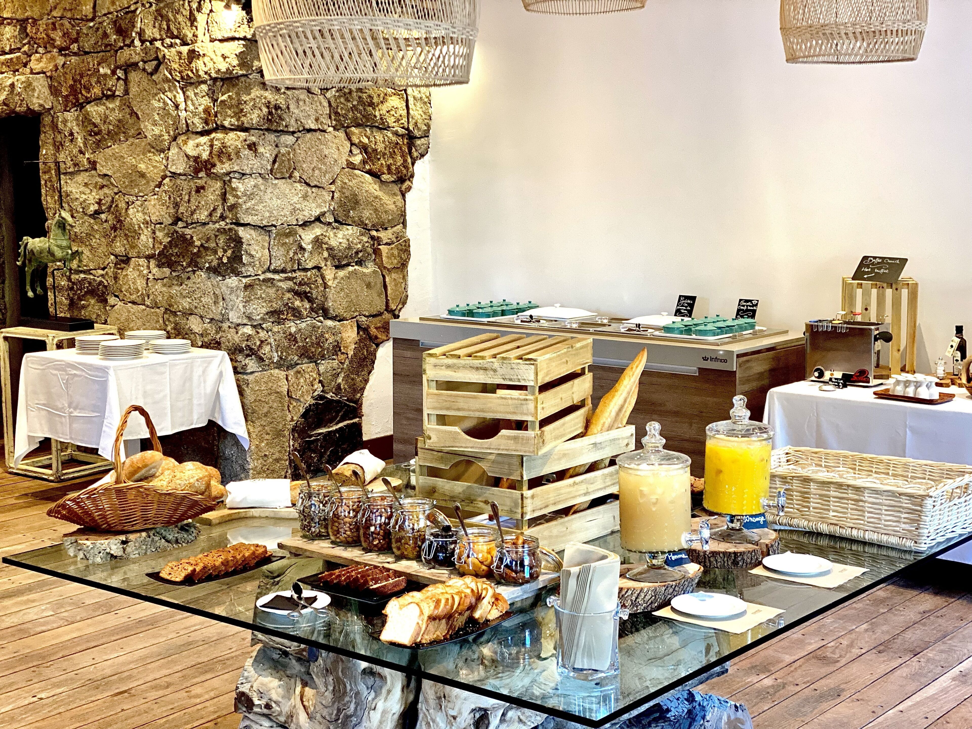 daily buffet breakfast (eur 25 per person)