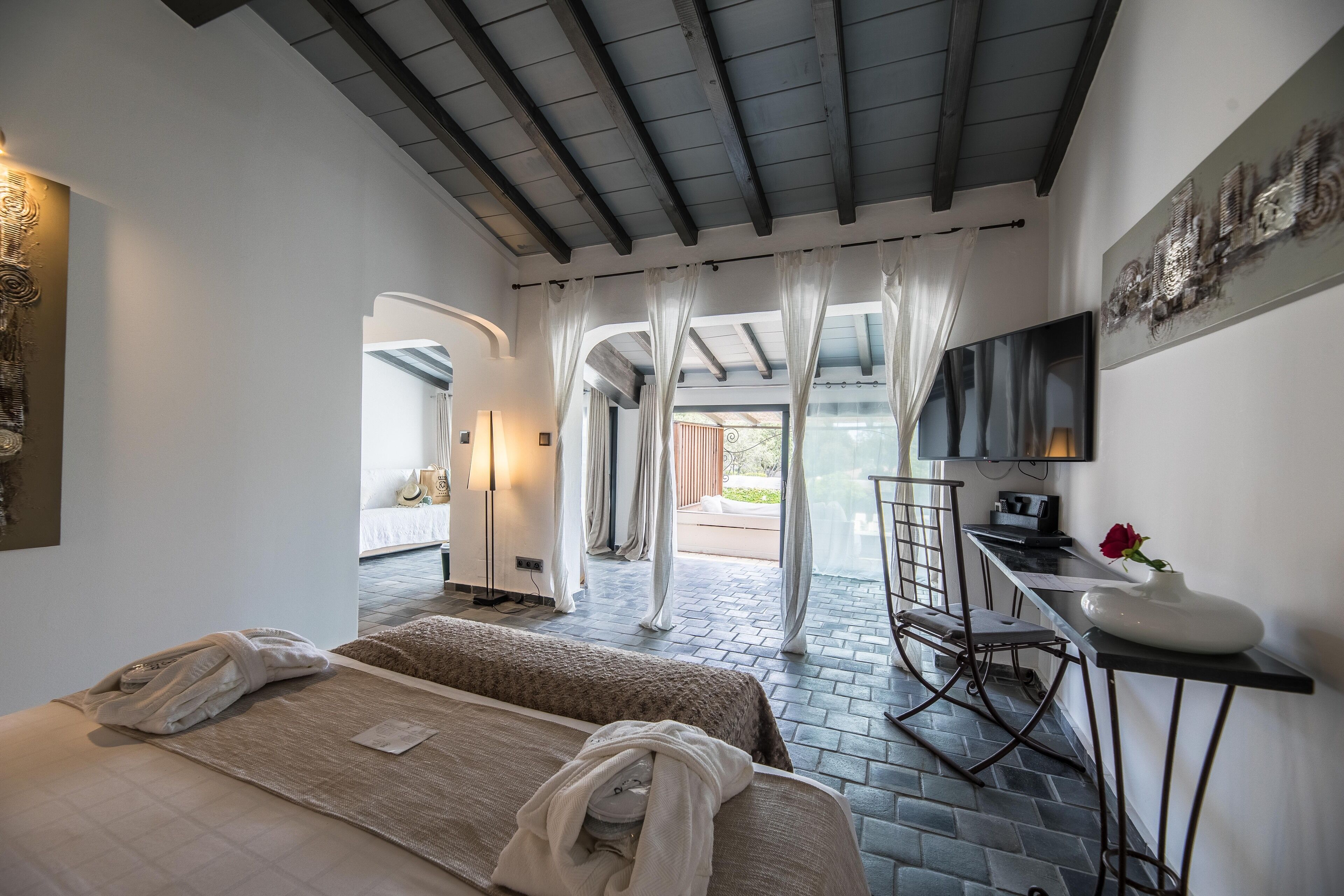 suite | 1 bedroom, premium bedding, minibar, in-room safe