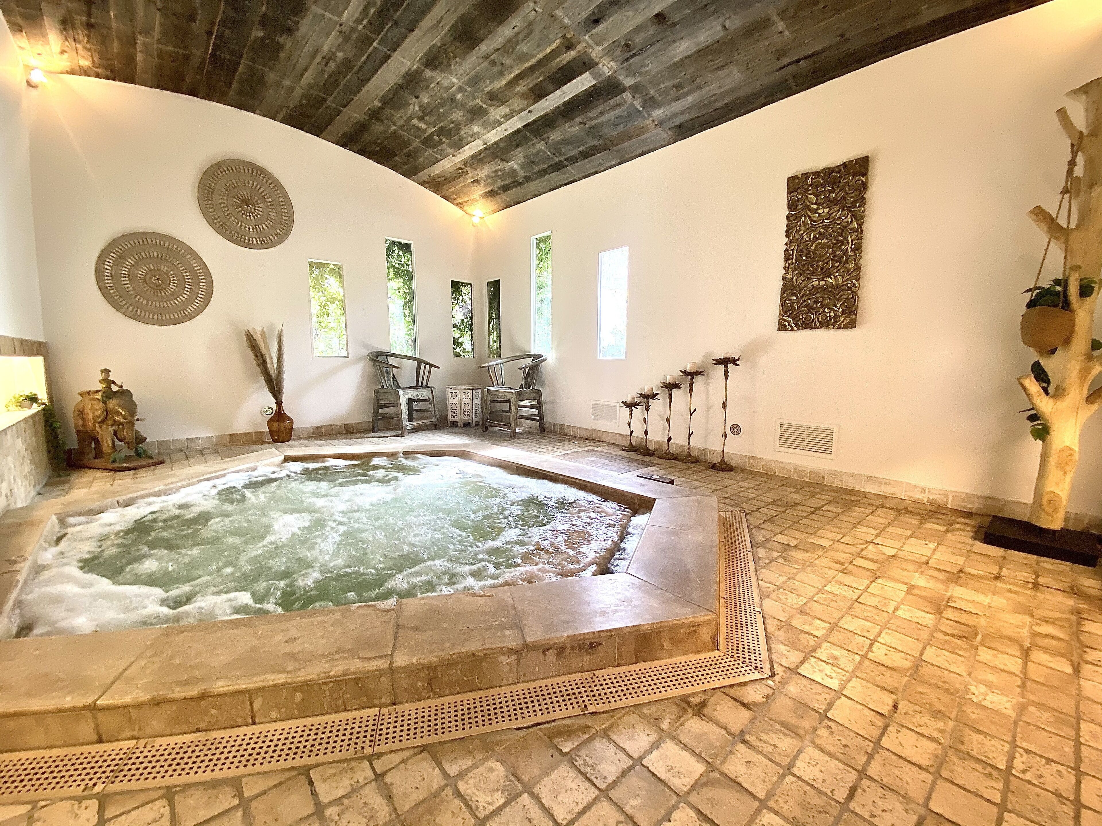 couples treatment room(s), hot tub, steam room, turkish bath/hammam