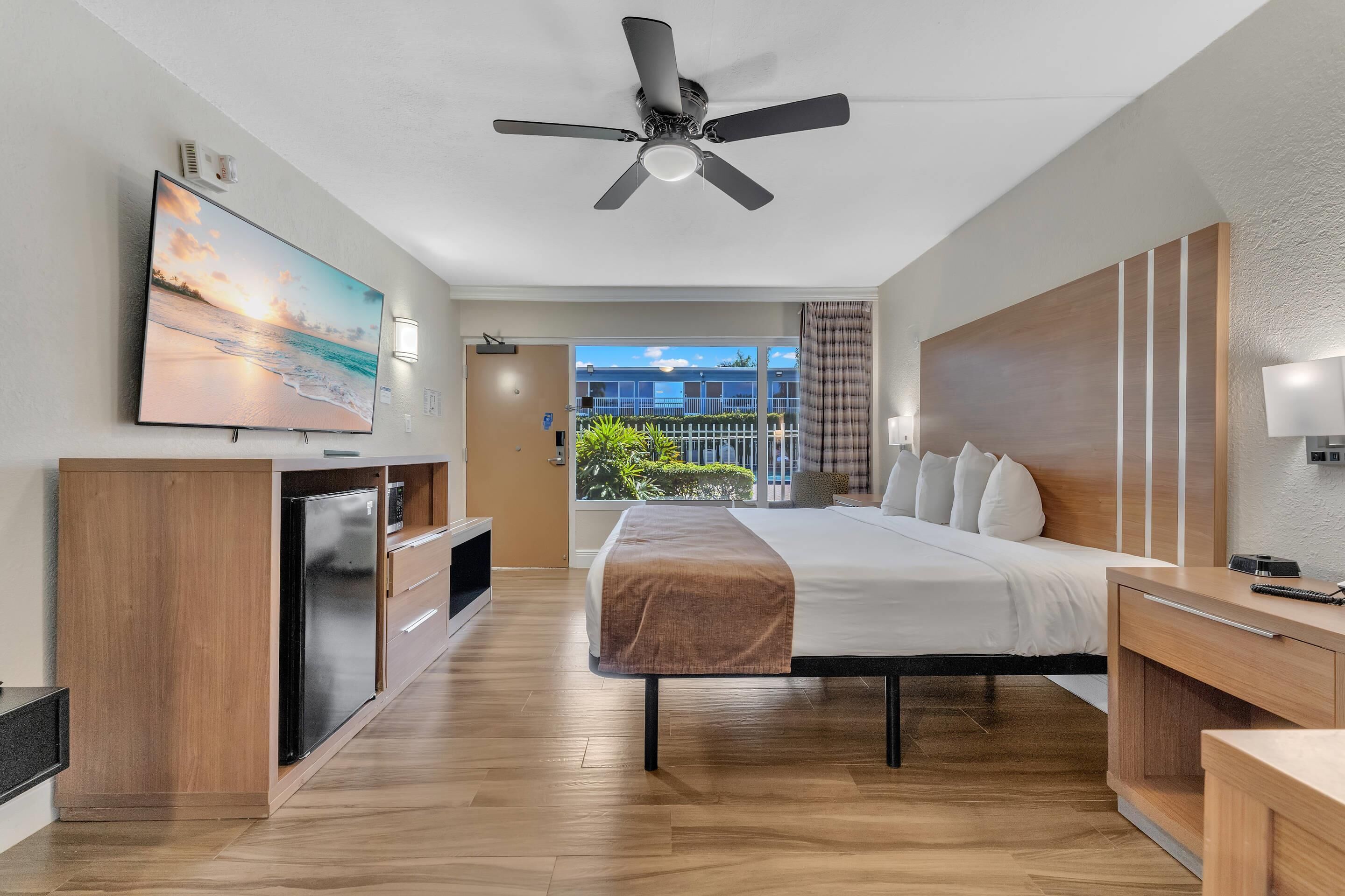 Premium bedding, in-room safe, individually decorated