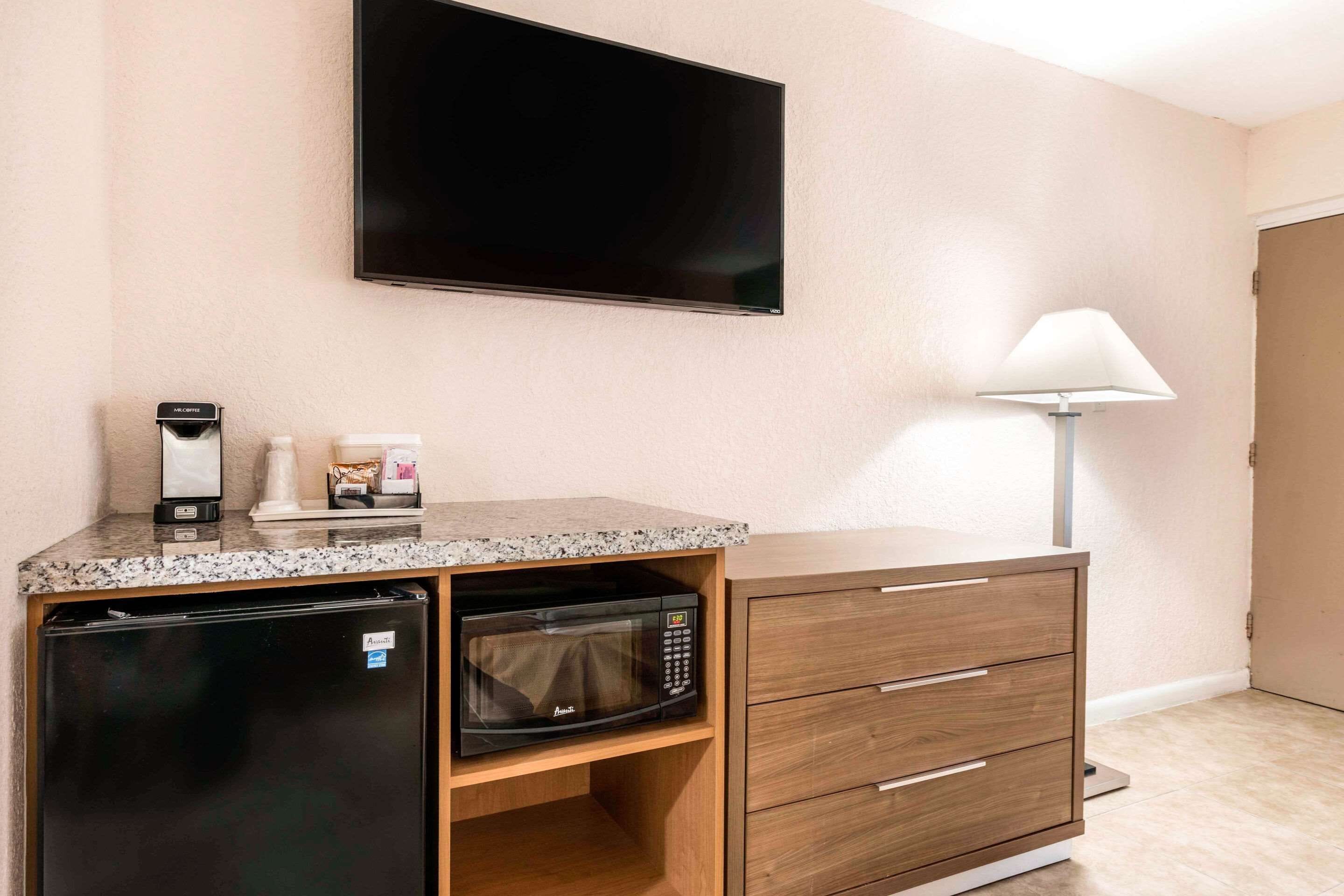 Photo - Rodeway Inn & Suites Fort Lauderdale Airport & Cruise Port