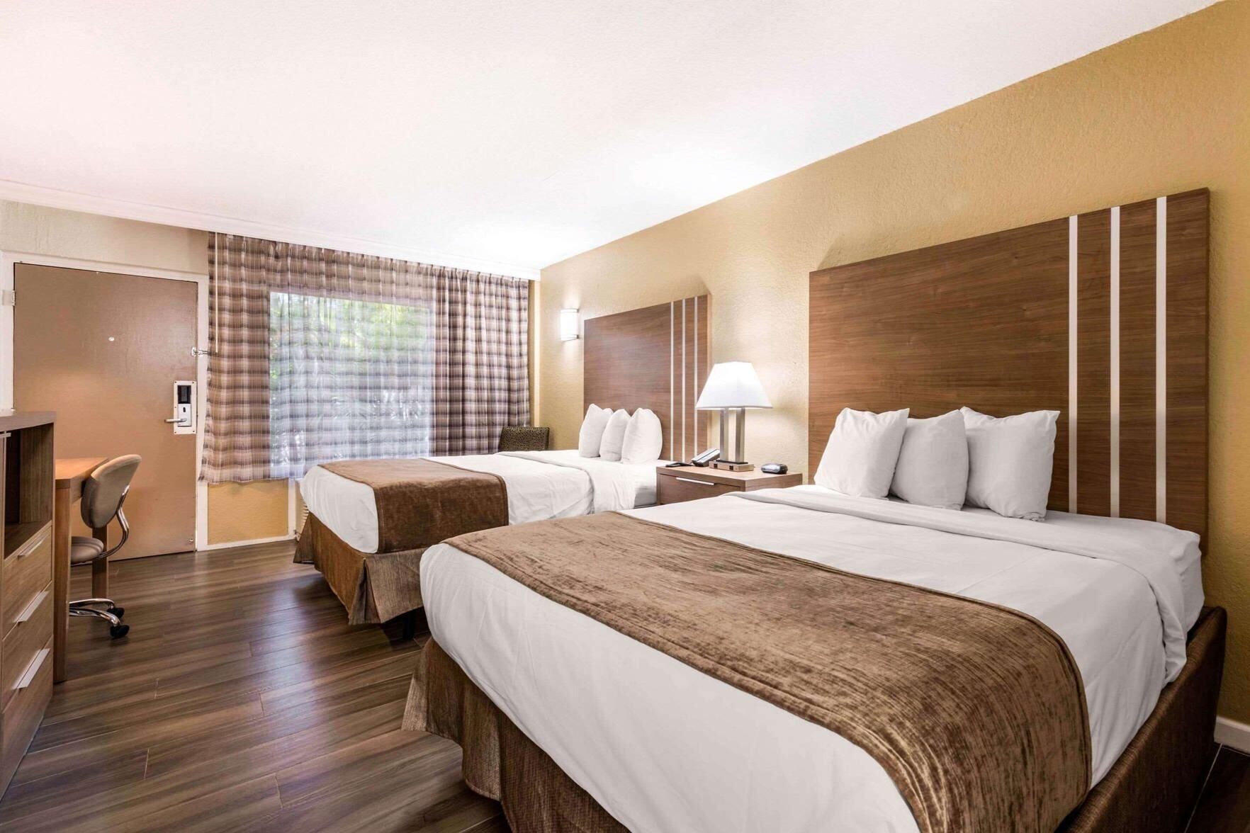 Luxe beddengoed, een kluis op de kamer, individueel gedecoreerd