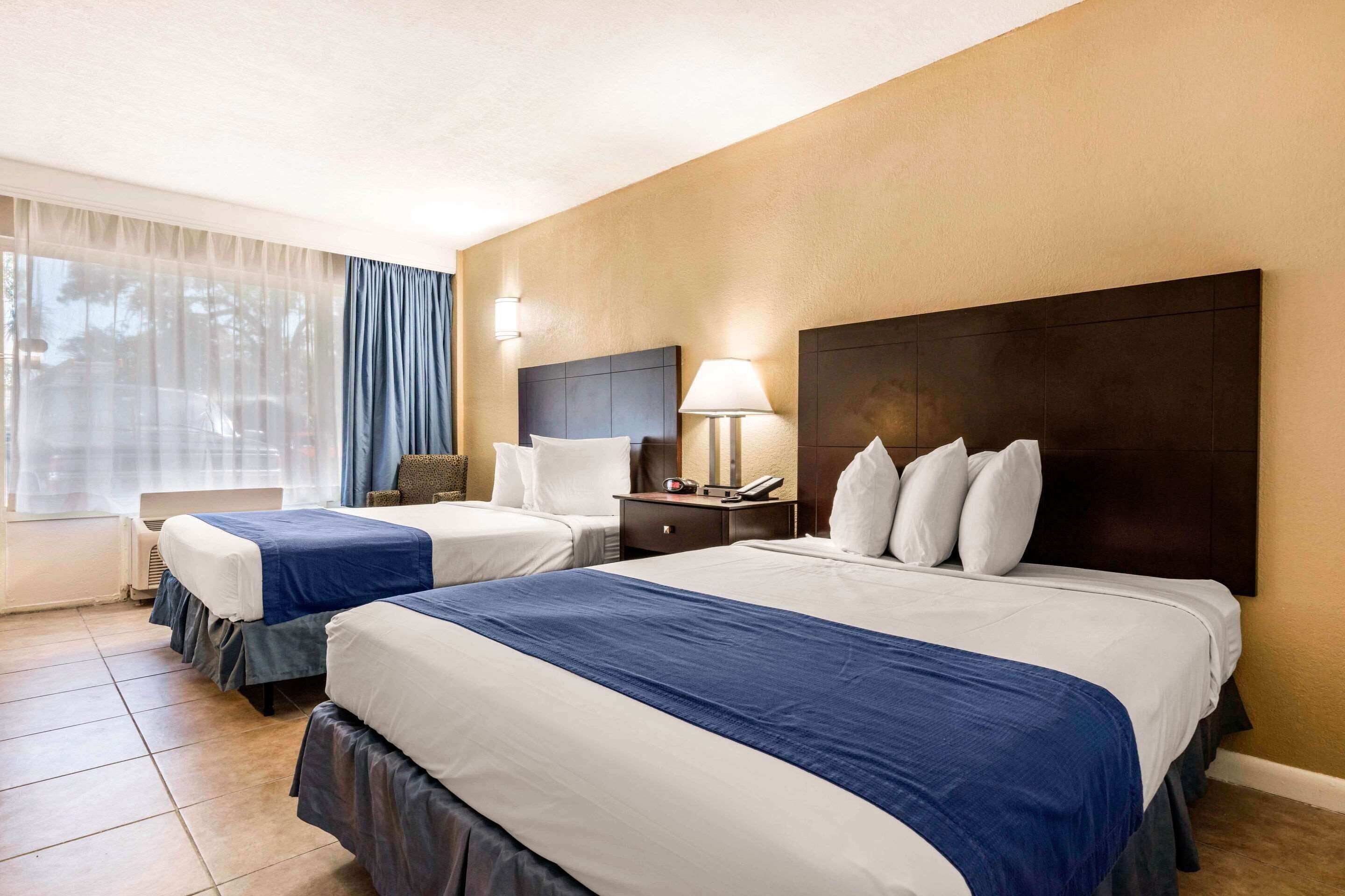 Luxe beddengoed, een kluis op de kamer, individueel gedecoreerd