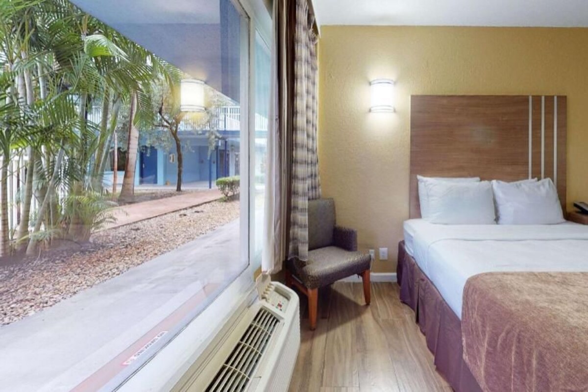 Premium bedding, in-room safe, desk, blackout curtains